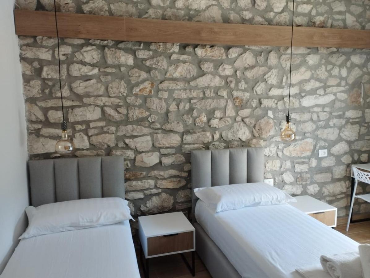 Comfort Guest Rooms Vila Hm Sarandë Exterior foto