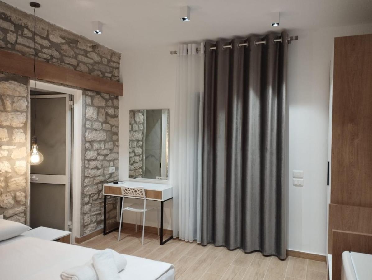 Comfort Guest Rooms Vila Hm Sarandë Exterior foto