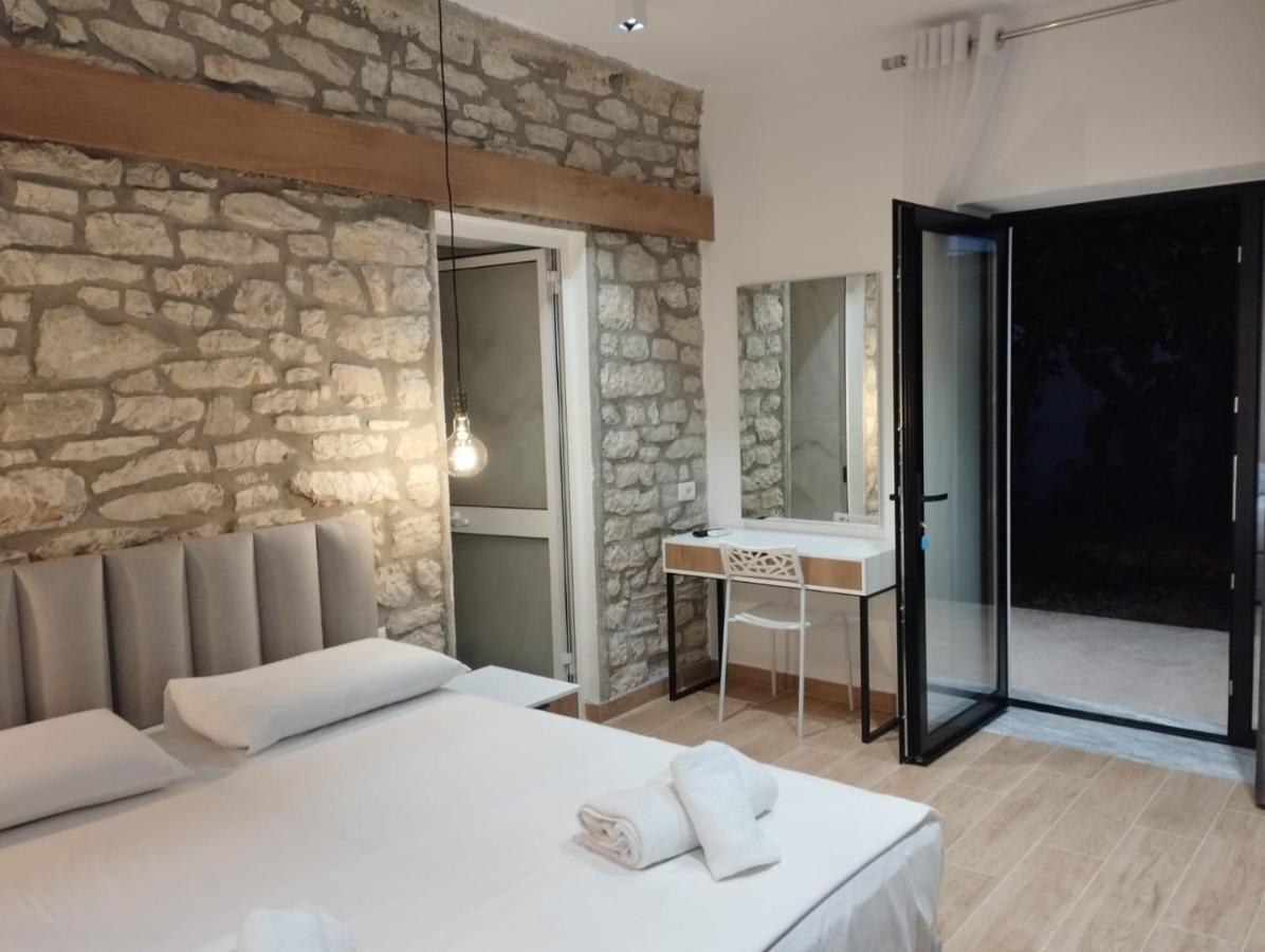 Comfort Guest Rooms Vila Hm Sarandë Exterior foto