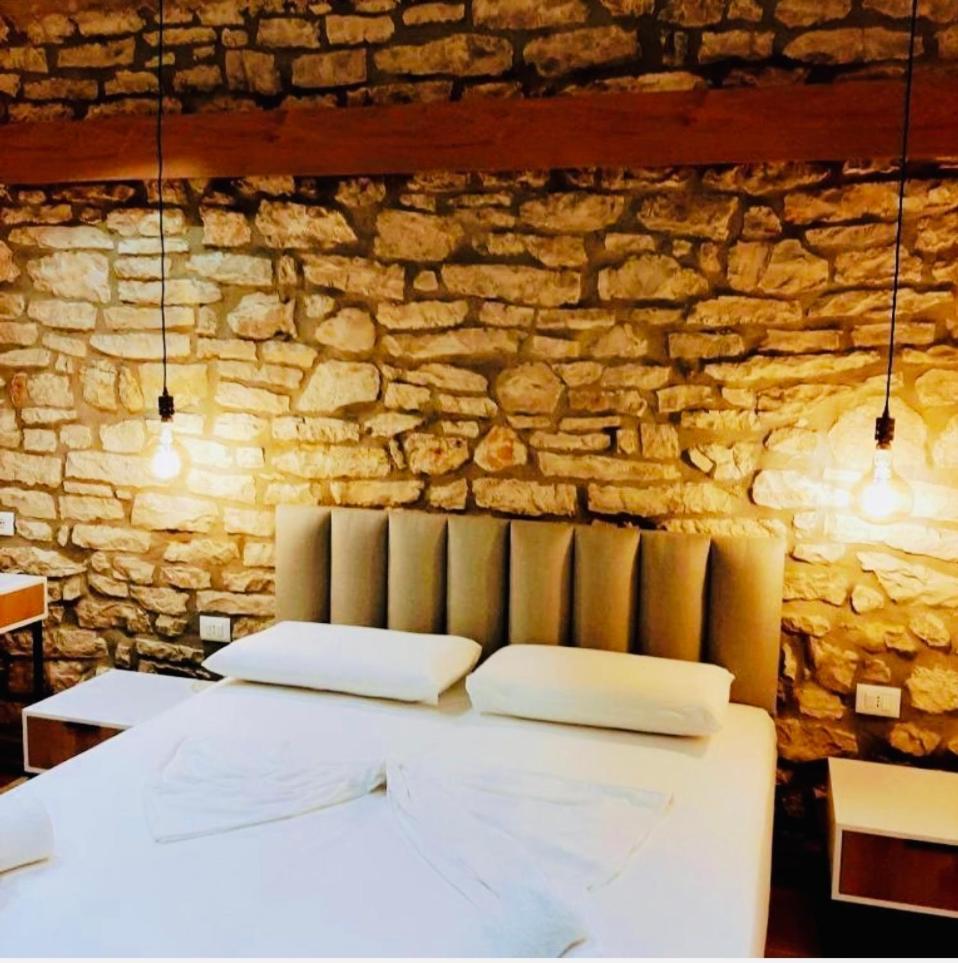 Comfort Guest Rooms Vila Hm Sarandë Exterior foto