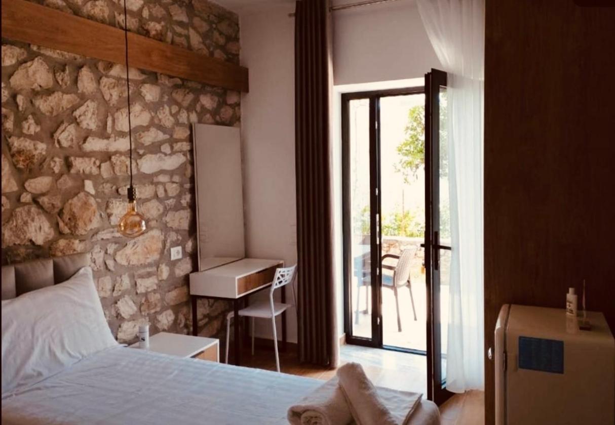 Comfort Guest Rooms Vila Hm Sarandë Exterior foto