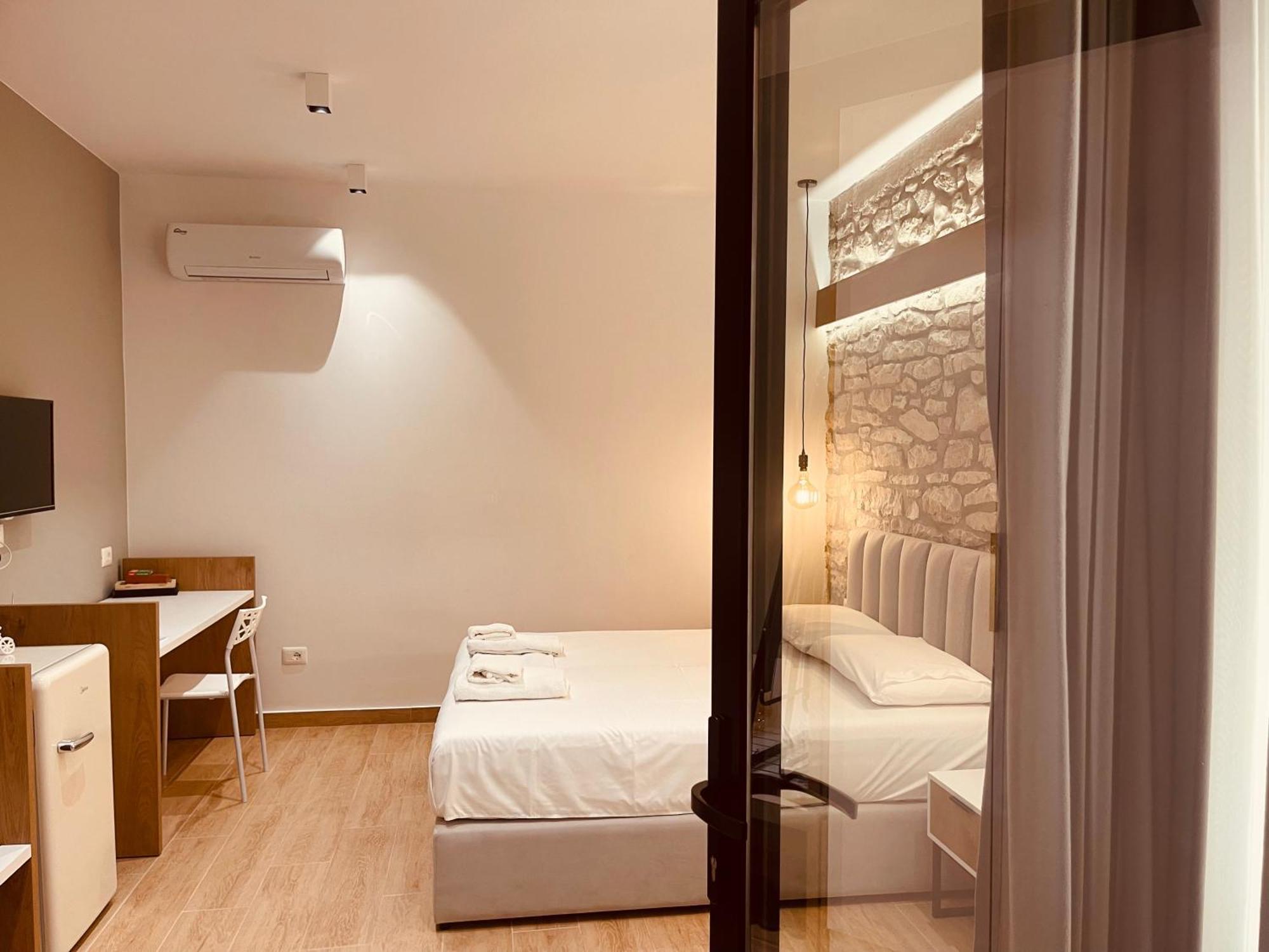Comfort Guest Rooms Vila Hm Sarandë Exterior foto
