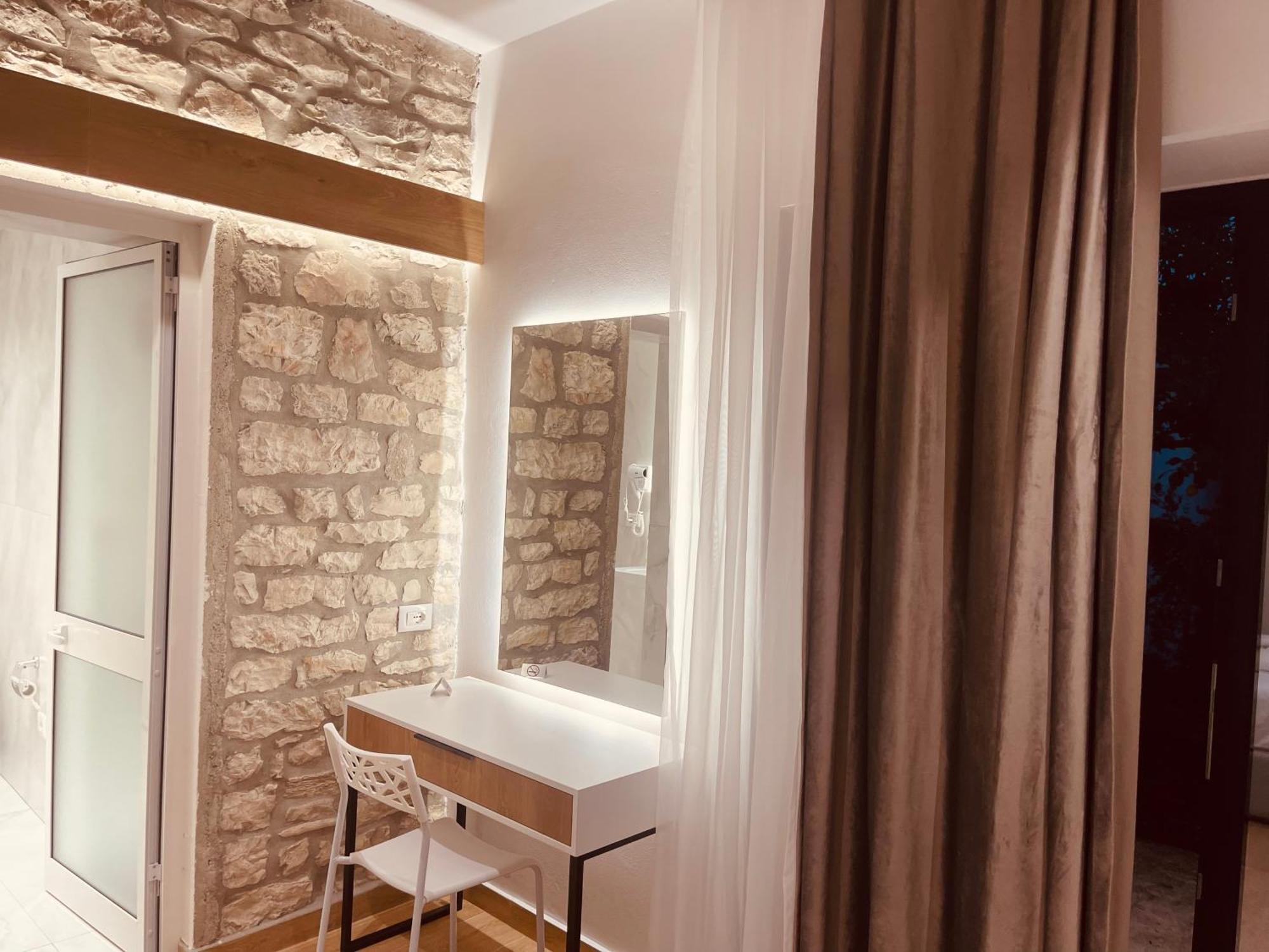 Comfort Guest Rooms Vila Hm Sarandë Exterior foto
