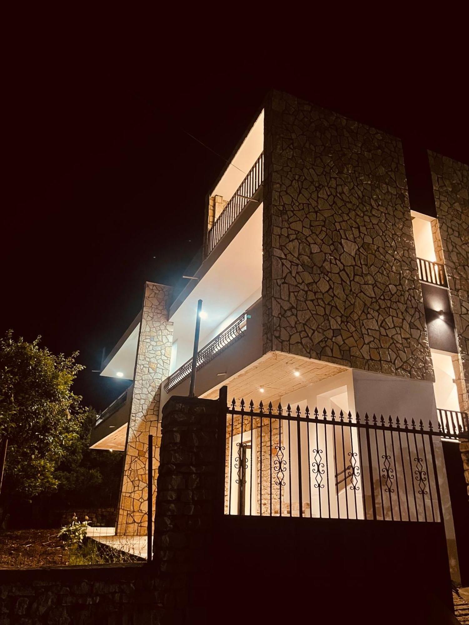 Comfort Guest Rooms Vila Hm Sarandë Exterior foto